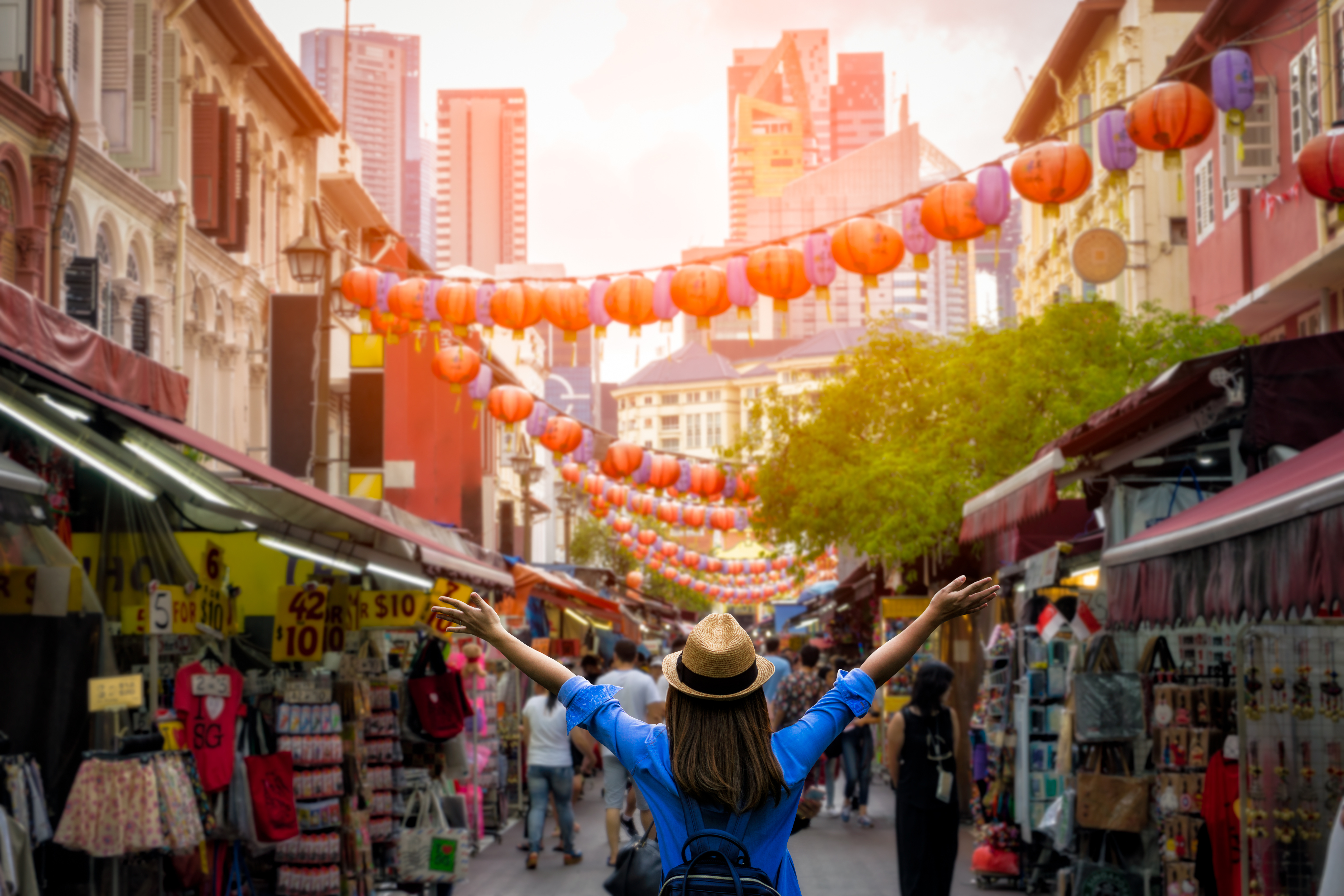 Young,Woman,Traveler,With,Backpack,And,Hat,Traveling,Into,Chinatown